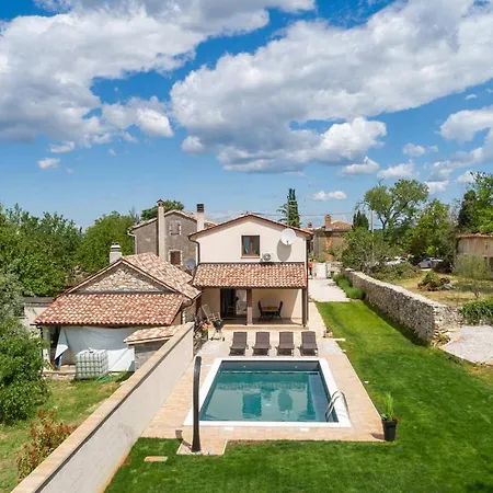 Casa Noemi Vikendica *